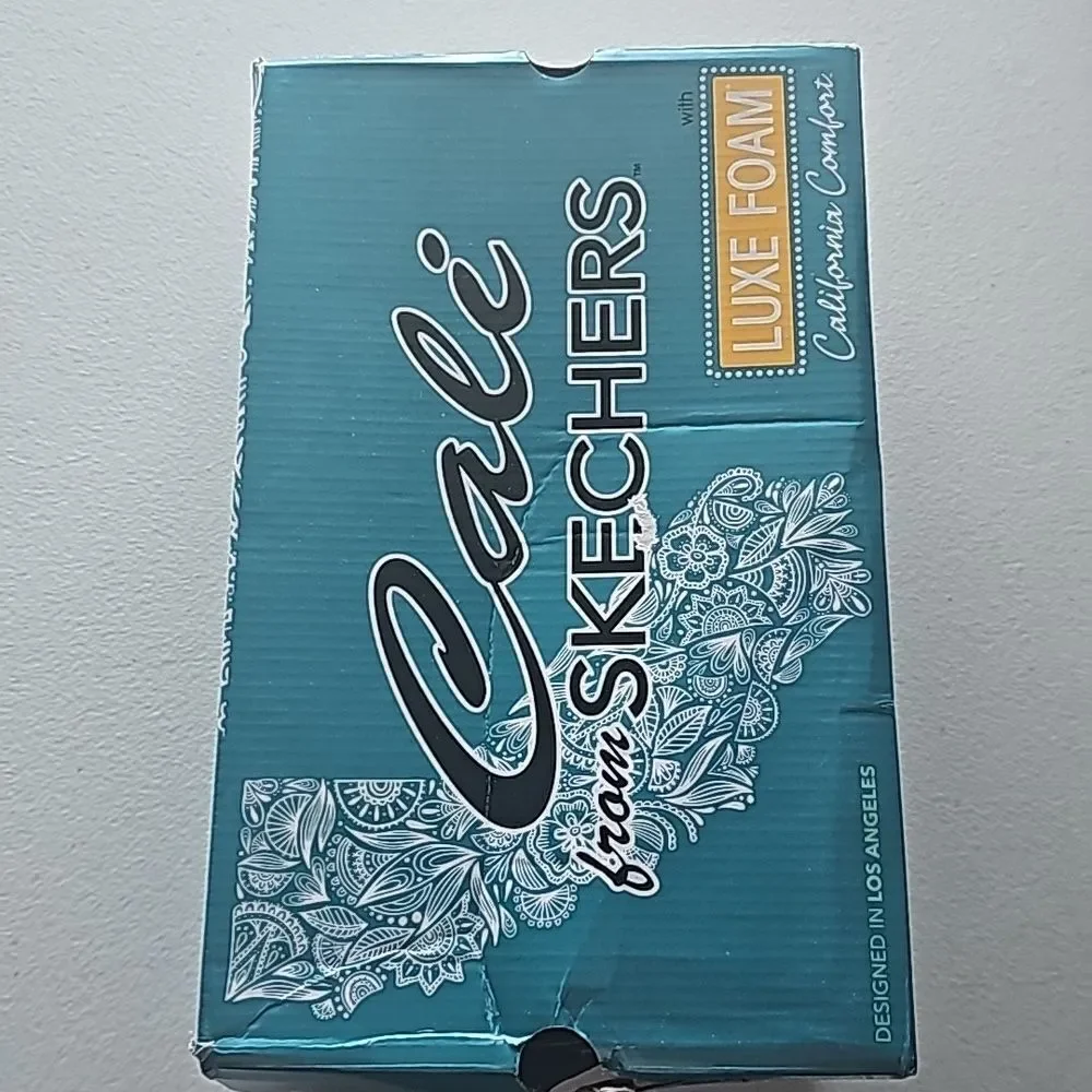 New Sketchers Beverlee Wedge After Delicate glow in Luggage, Size 7 - Picture 7 of 7